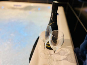 Escapade romantique - Jacuzzi et Parking privé - 002